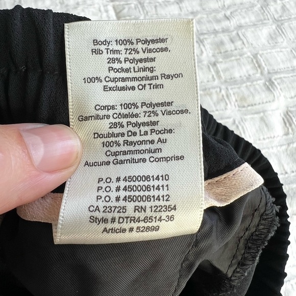 Aritzia Wilfred Black Buffon Pant Jogger Style Woman’s Size XSmall - Picture 7 of 7